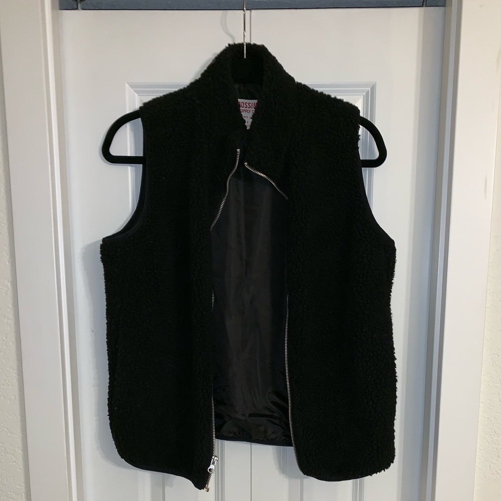MOSSIMO SUPPLY CO. Black fury vest